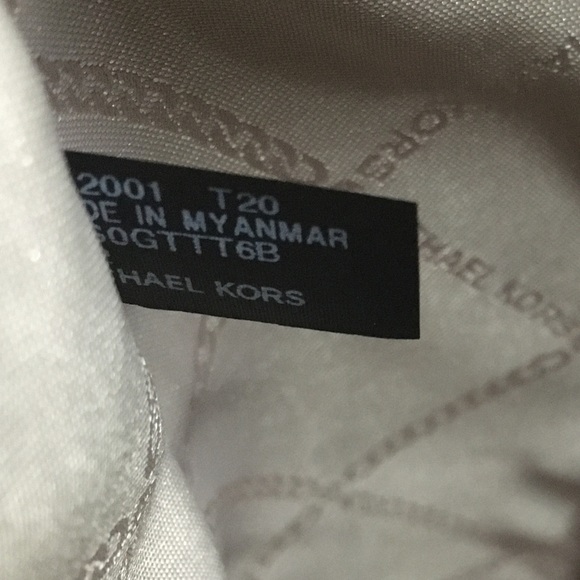 Authentic Michael Kors Jet Set Medium Pocket Tote - Picture 9 of 16